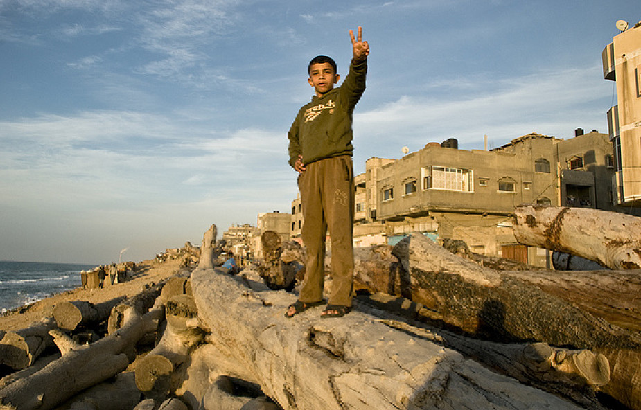 Strefa Gazy: 200 tys. dzieci nie poszło dziś do szkoły