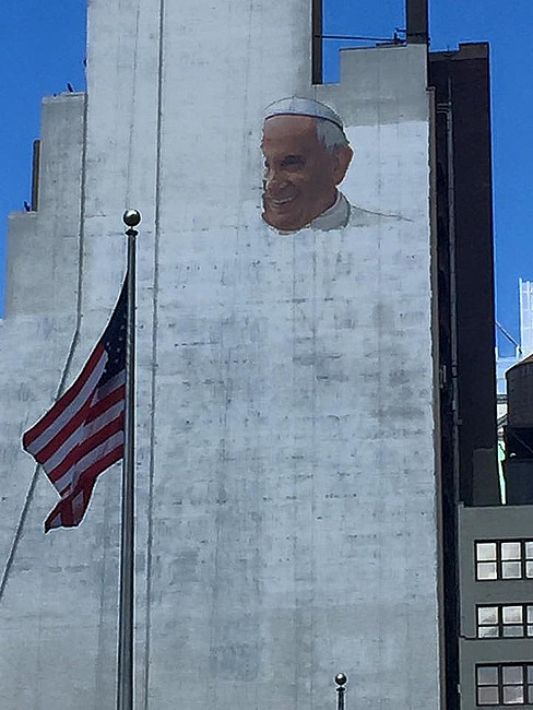 W Nowym Jorku powstaje gigantyczny mural Franciszka - zdjęcie w treści artykułu nr 2