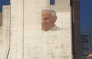 W Nowym Jorku powstaje gigantyczny mural Franciszka