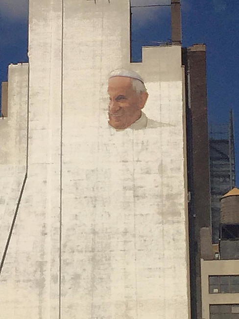 W Nowym Jorku powstaje gigantyczny mural Franciszka - zdjęcie w treści artykułu