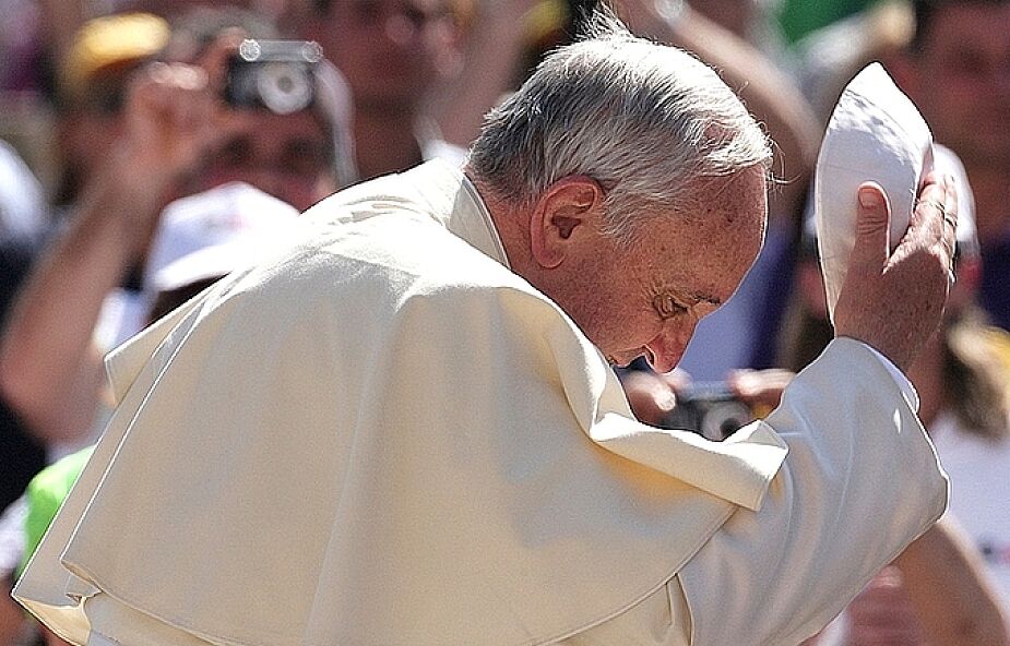 Mimo wakacji papież nie zapomina o ubogich