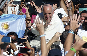 Pięciolatka pokonała bariery, by dać list papieżowi