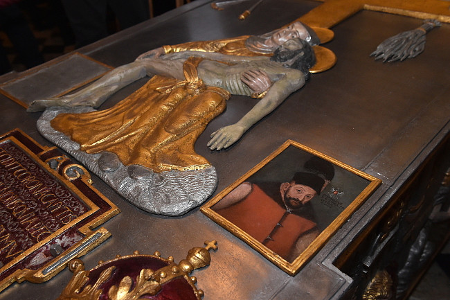 Wawel: odnowiono sarkofag króla Stefana Batorego [ZDJĘCIA] - zdjęcie w treści artykułu