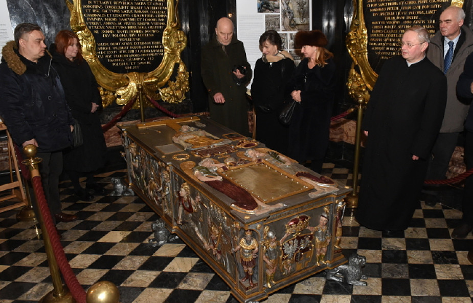 Wawel: odnowiono sarkofag króla Stefana Batorego [ZDJĘCIA]