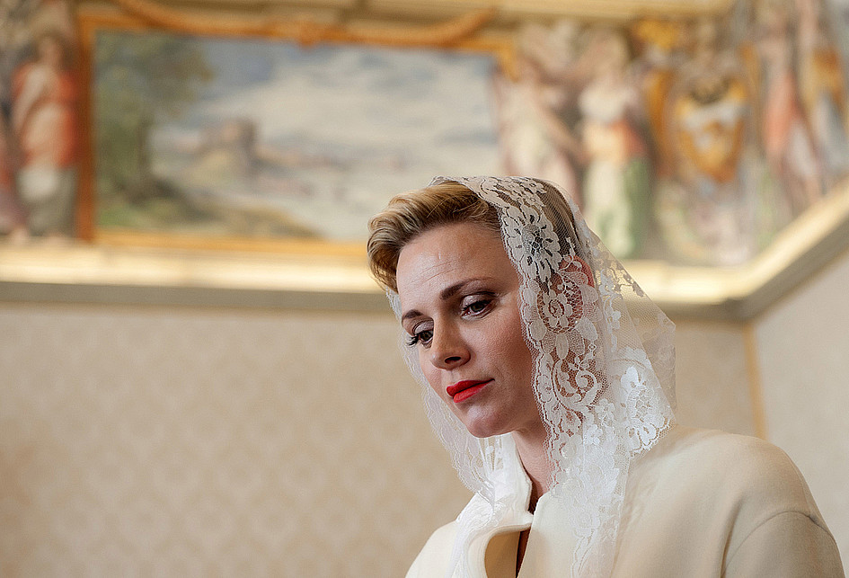 Dlaczego księżna Monako była ubrana na biało? - zdjęcie w treści artykułu