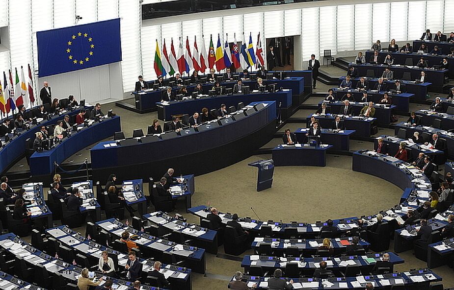 Ekspert o debacie w PE: Szydło do kraju z tarczą