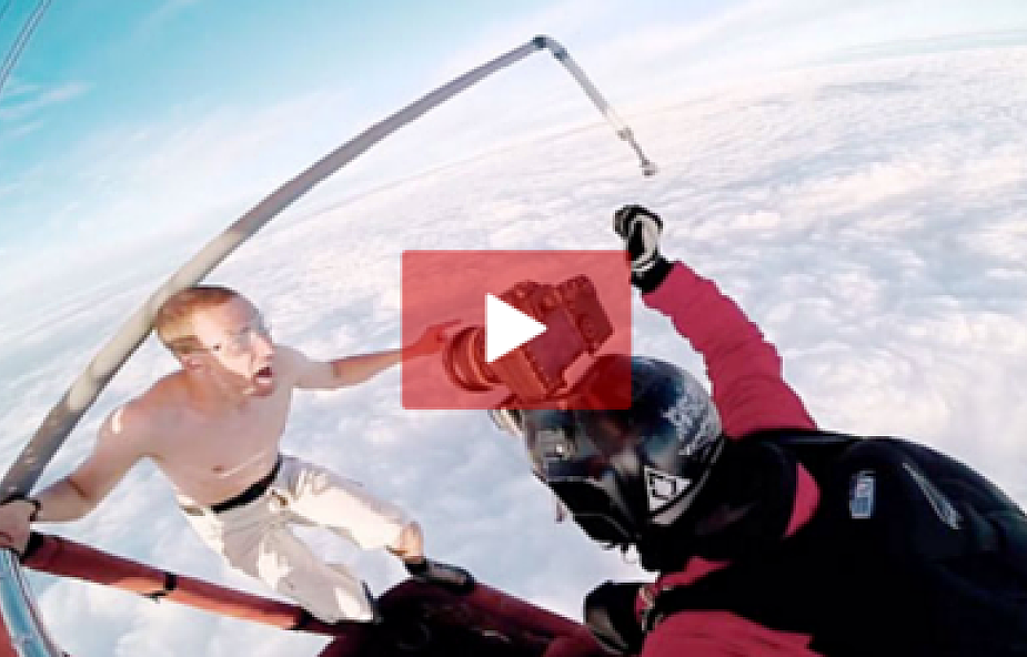 Szalony skok BEZ spadochronu z 4000 metrów [WIDEO]