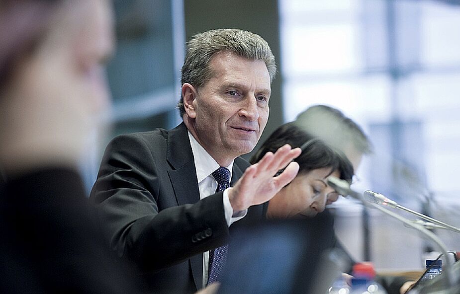 Oettinger: Objąć Polskę nadzorem KE