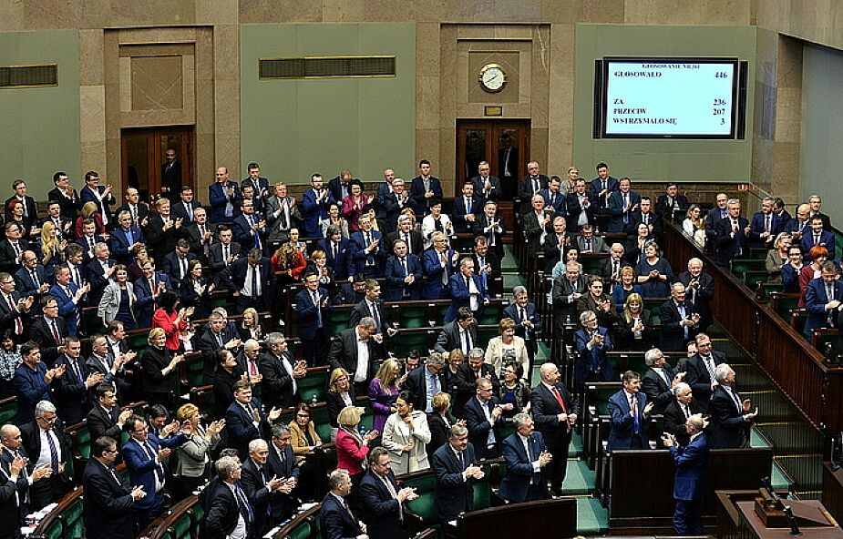 Sejm uchwalił budżet na 2016 rok