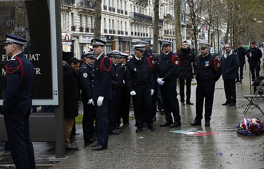Francja: Hołd pamięci ofiar ataku na "Charlie Hebdo"