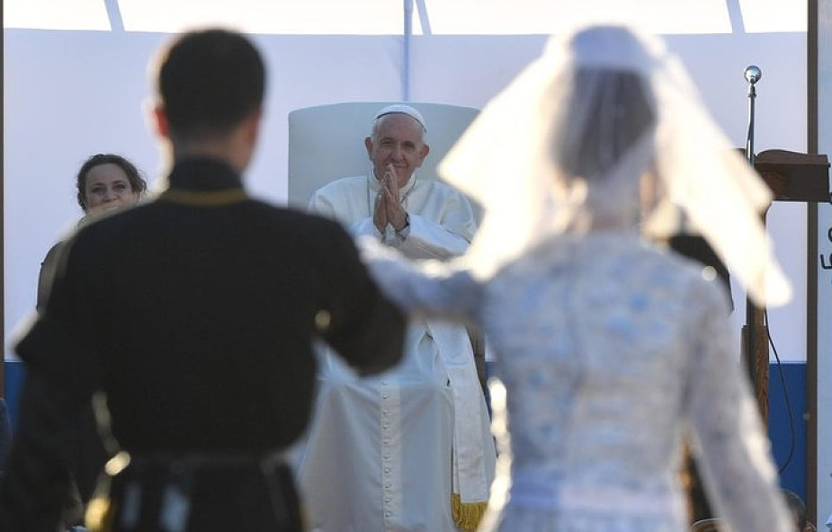 Papież: trwa wojna światowa, by zniszczyć małżeństwo