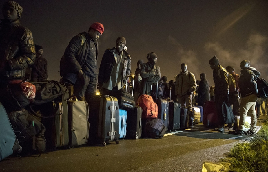 Rozpoczęła się ewakuacja obozu migrantów w Calais