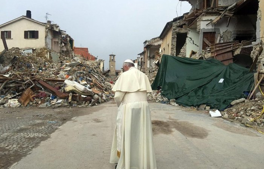 Włochy: papież odwiedził miasto zniszczone przez katastrofę