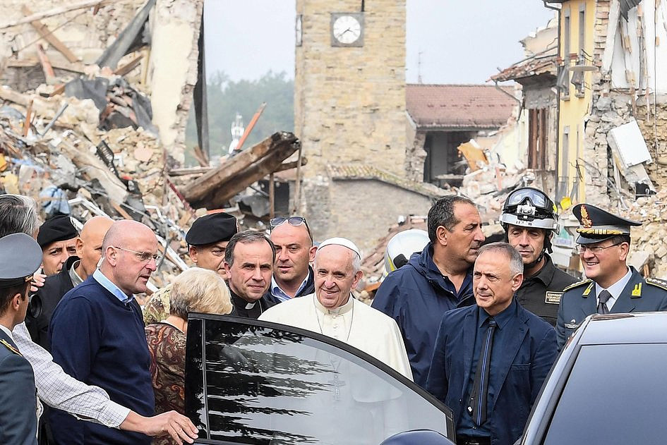 Włochy: papież odwiedził miasto zniszczone przez katastrofę - zdjęcie w treści artykułu