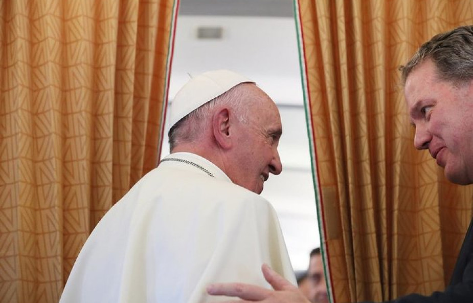 Relacja z papieskiej konferencji prasowej w samolocie - RV