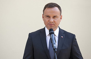Prezydent modlił się przy sarkofagu Lecha i Marii Kaczyńskich