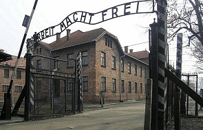 2 turystom z Portugalii grozi więzienie za niszczenie Muzeum Auschwitz