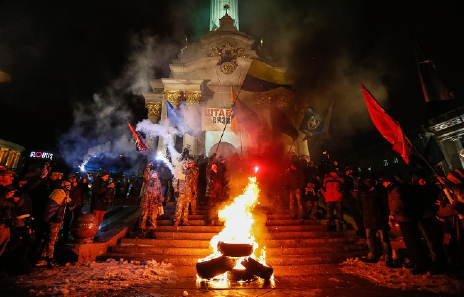 Przepychanki z policją podczas trzeciej rocznicy Majdanu w Kijowie