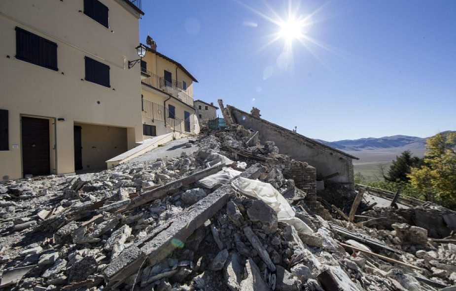 Papież zapewnia o bliskości z ofiarami trzęsień ziemi