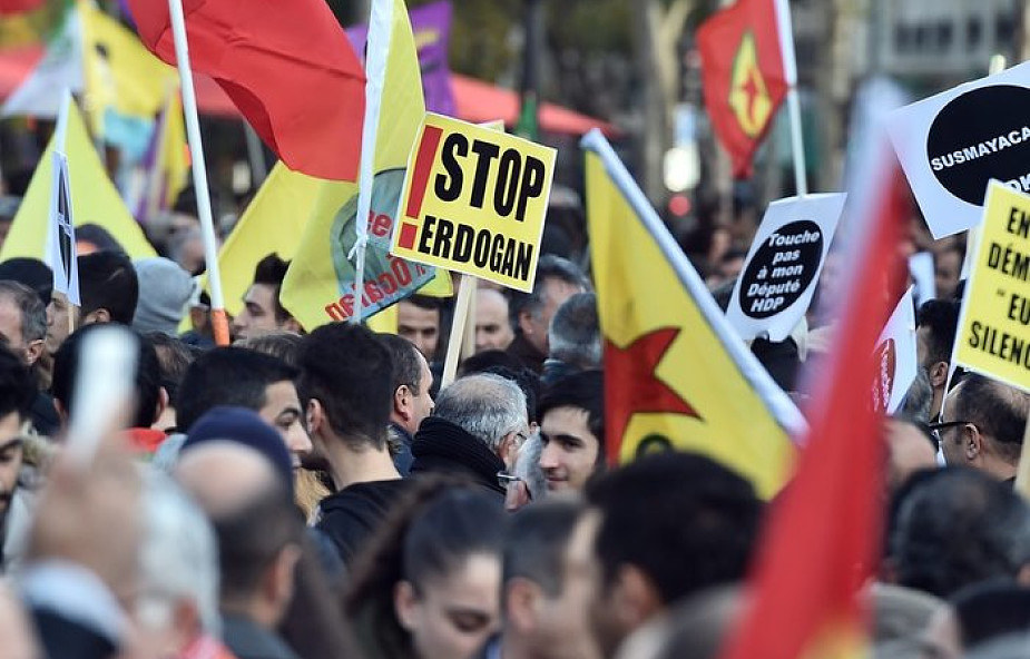 Paryż: demonstracja przeciw działaniom władz tureckich