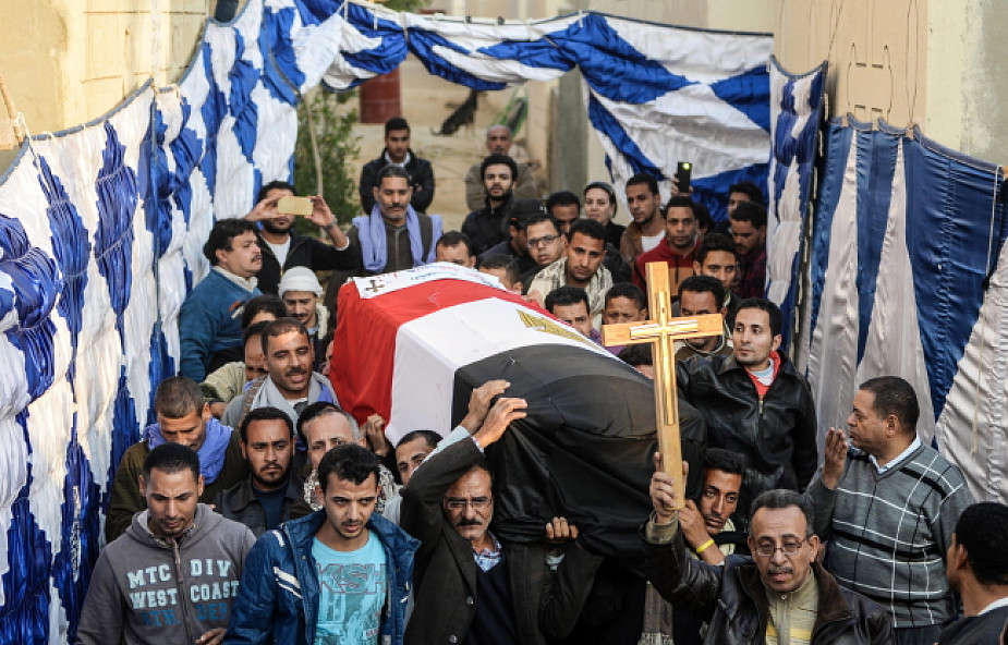 Msza pogrzebowa za ofiary zamachu w Kairze