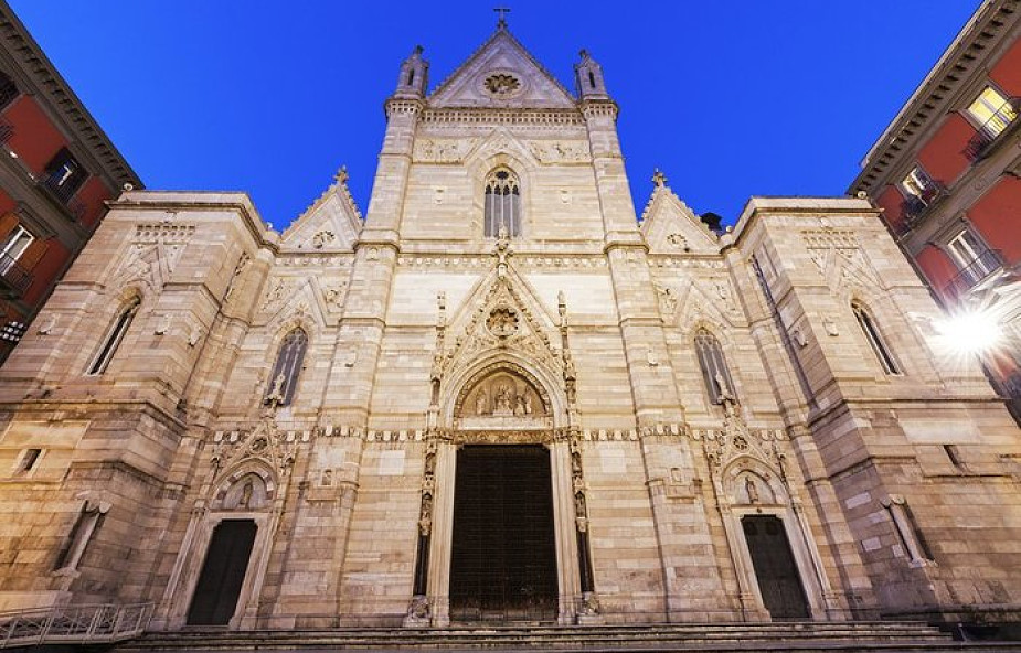 Neapol: obiad dla ubogich w katedrze