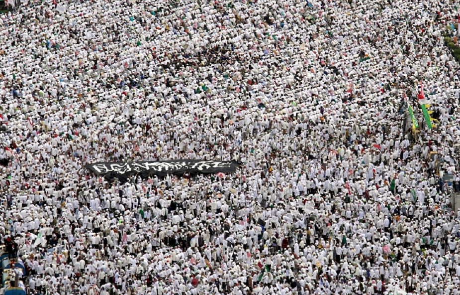 200 tys. muzułmanów protestowało przeciwko gubernatorowi Dżakarty