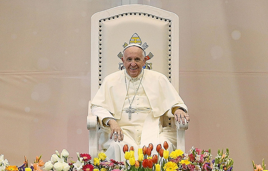 Papież otrzymał kwiaty... od św. Teresy z Lisieux [WIDEO]