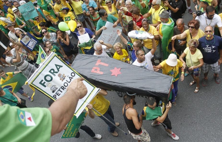 Tłumy domagają się odejścia prezydent Rousseff