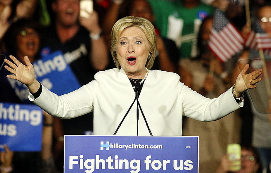 Superwtorek: Clinton umacnia pozycję faworytki
