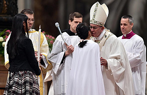 Papież podczas Wigilii Paschalnej: otwórzmy się na nadzieję!