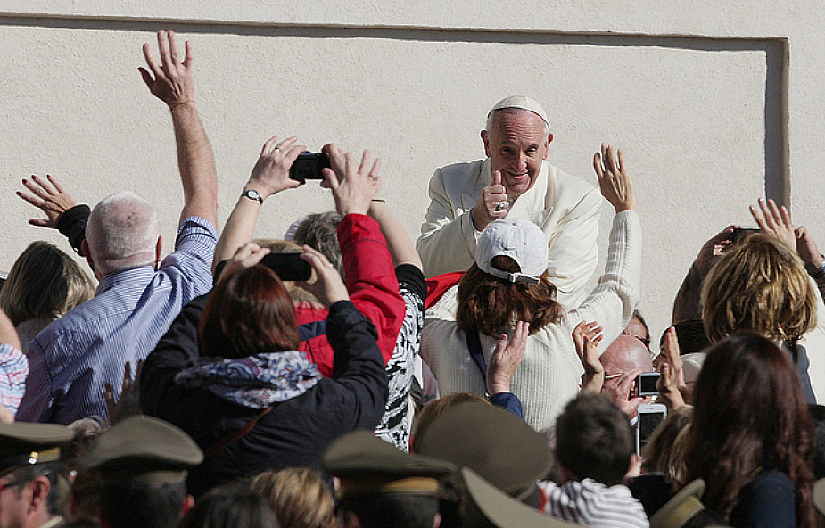 Papież Franciszek na czele rankingu zaufania