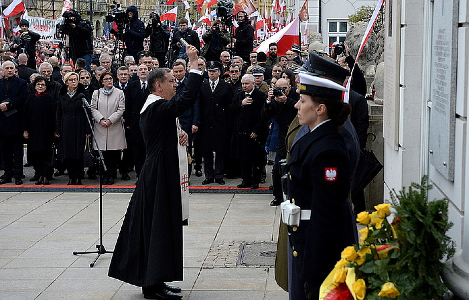 Warszawa: Msza w katedrze polowej w intencji ofiar katastrofy smoleńskiej
