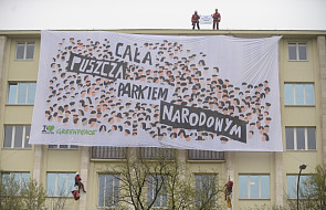 Akcja Greenpeace na gmachu Min. Środowiska