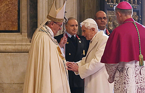 O co prosi Franciszek w dniu urodzin Benedykta XVI?
