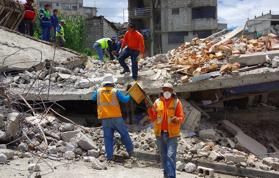 Ekwador: 13 dni po trzęsieniu ziemi uratowano żywą ofiarę