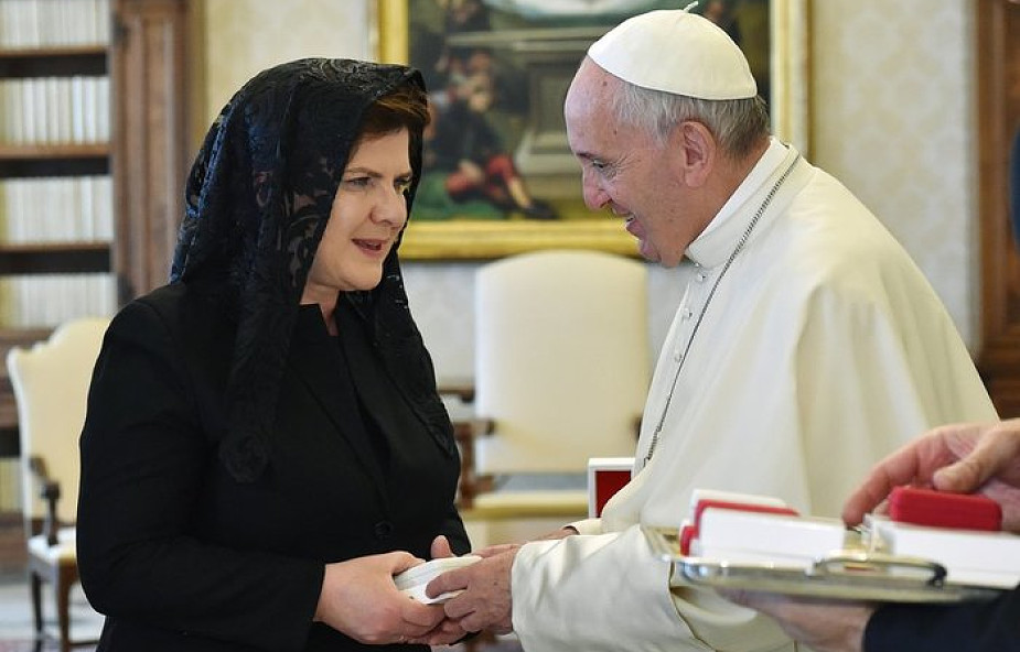 Watykan: uchodźcy tematem rozmowy papieża i premier Szydło