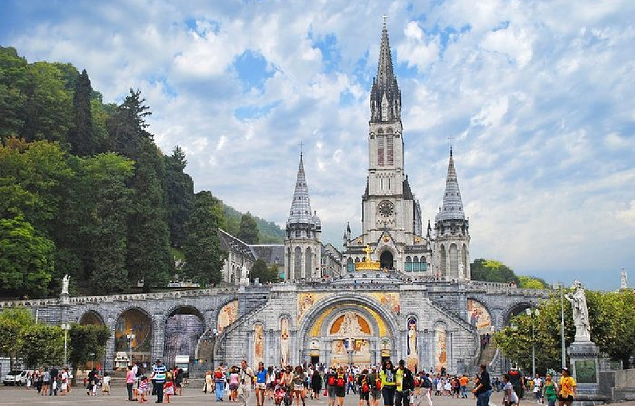Polscy żołnierze rozpoczęli pielgrzymkę do Lourdes