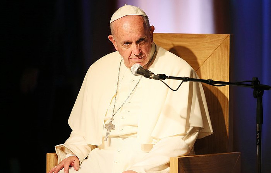 Papież na Twitterze: Orężem miłości Bóg pokonał egoizm i śmierć