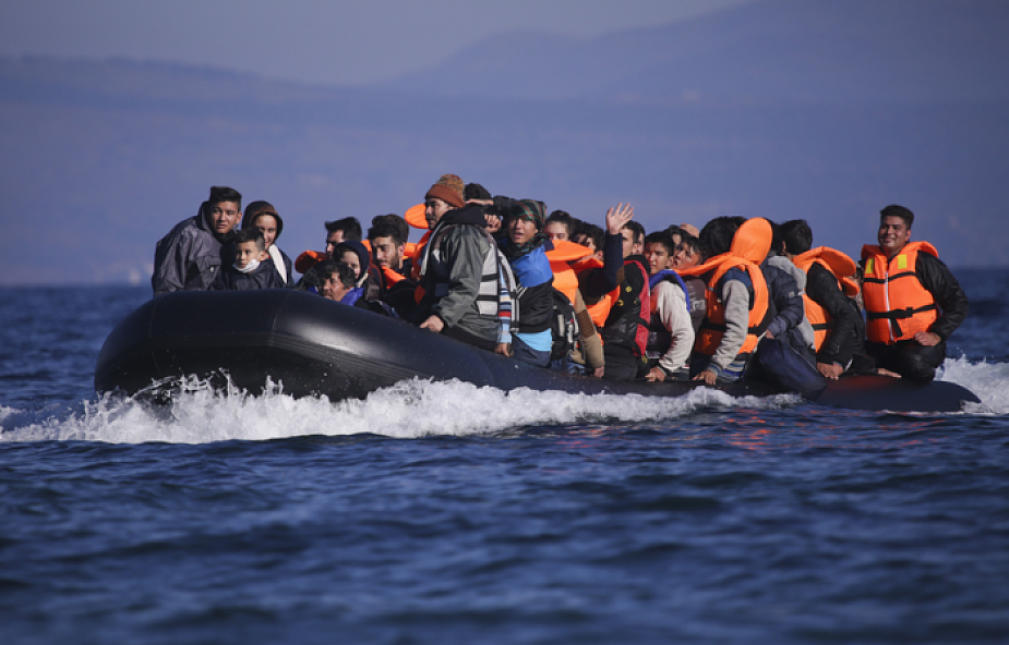 Holenderski okręt uratował migrantów
