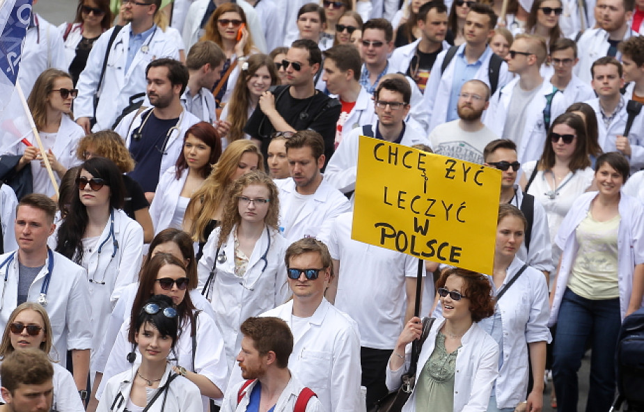 W Warszawie trwa manifestacja lekarzy-rezydentów