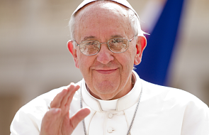 Papież Franciszek w oknie papieskim 