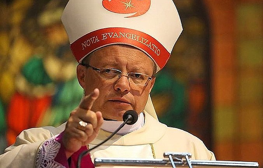 Biskup Ryś o sporze między KOD-em a Narodowcami