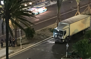 W Nicei ciężarówka wjechała w tłum ludzi - prawdopodobnie dziesiątki zabitych