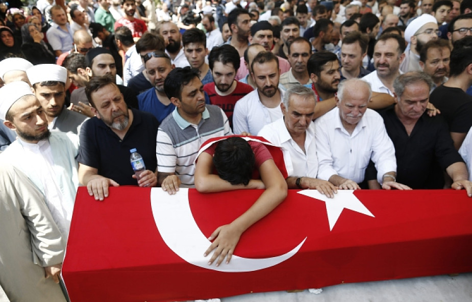 Turcja: w wyniku próby puczu zginęło 208 osób