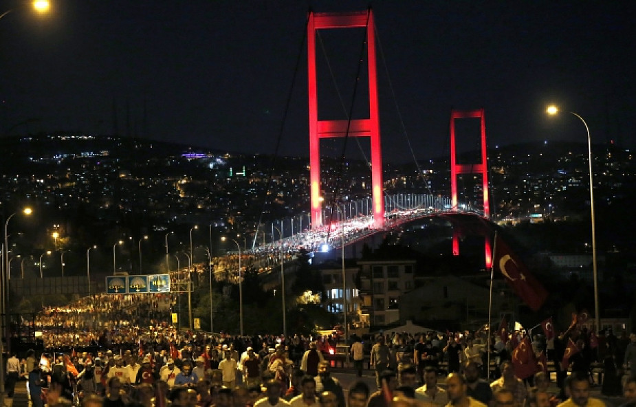 "FT": Turcji grozi upadek instytucji
