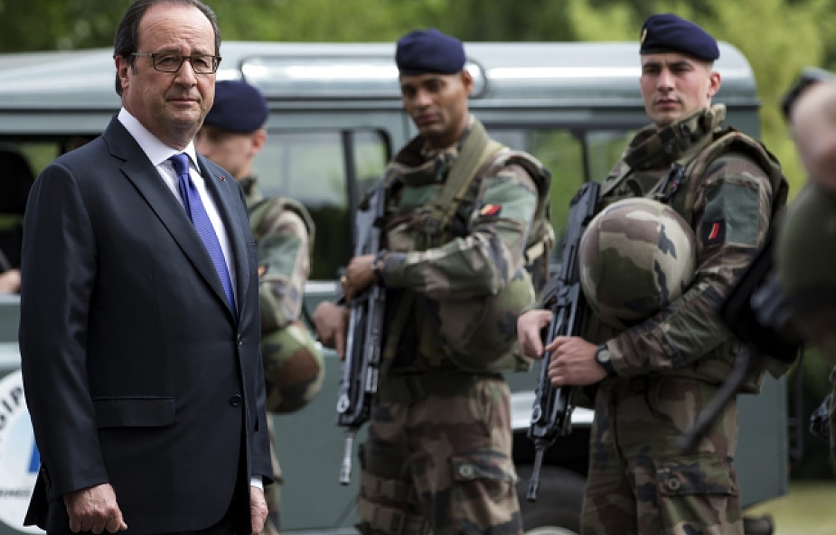 Hollande: za atakiem w kościele stoi IS