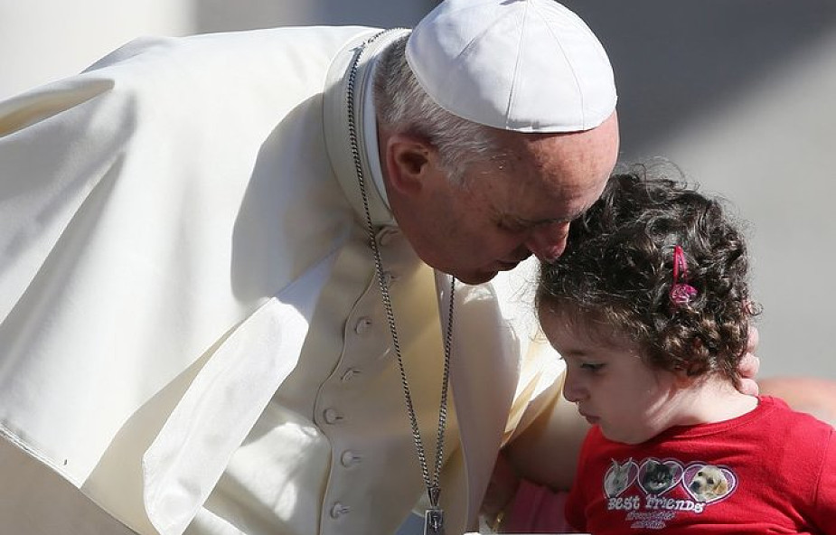 Chore dzieci mają wyjątkowy prezent dla papieża