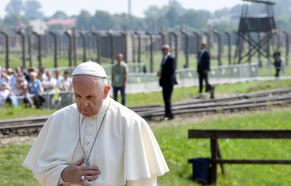Włoska prasa: przejmująca wizyta papieża w Auschwitz