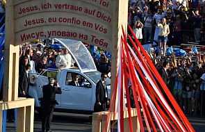 Papież w Brzegach, przejdzie przez Bramę Miłosierdzia